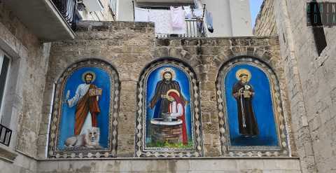 Bari, San Marco dei Veneziani si rifà il look: restaurati i dipinti all'ingresso della chiesa